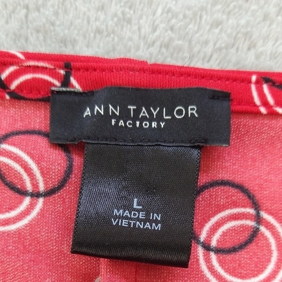 Ann Taylor Factory Red Circle Geo V-Neck Long Sleeve Blouse Career Unique Modern - Picture 5 of 7